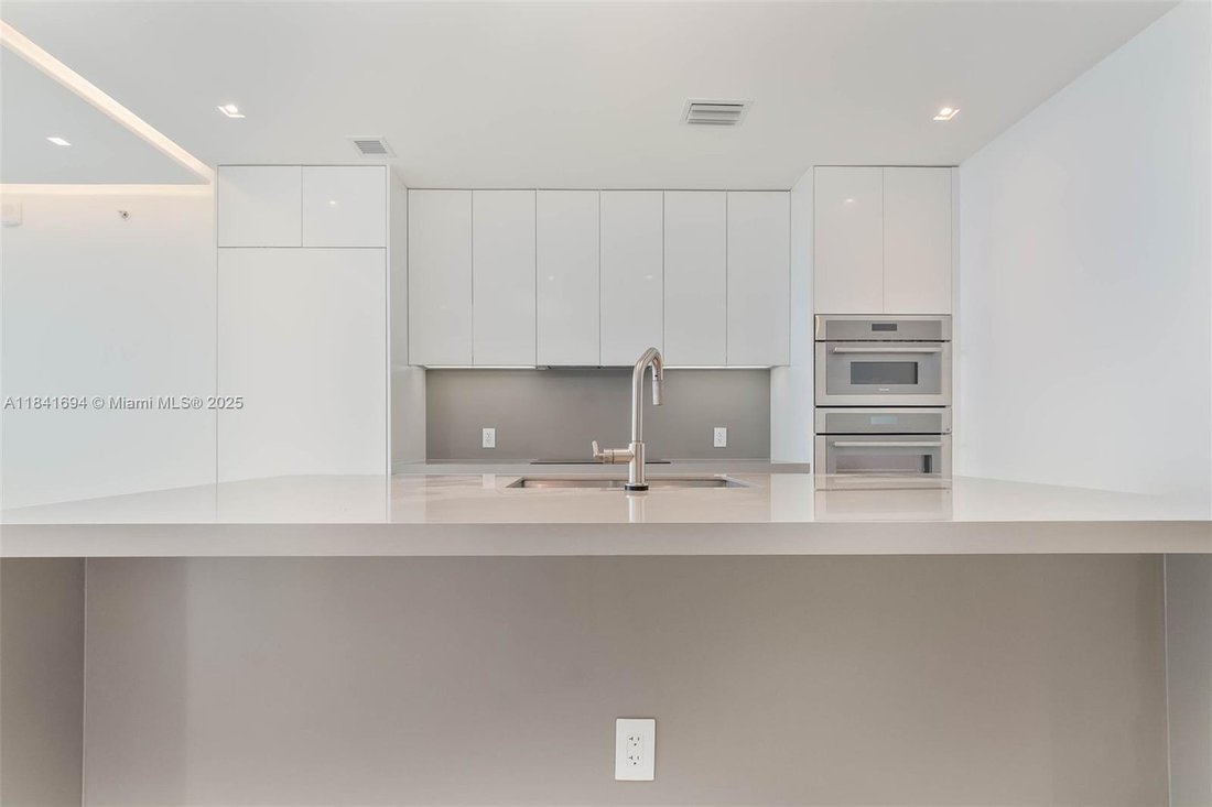 Condo in Miami, Florida, United States 3 - 17042108