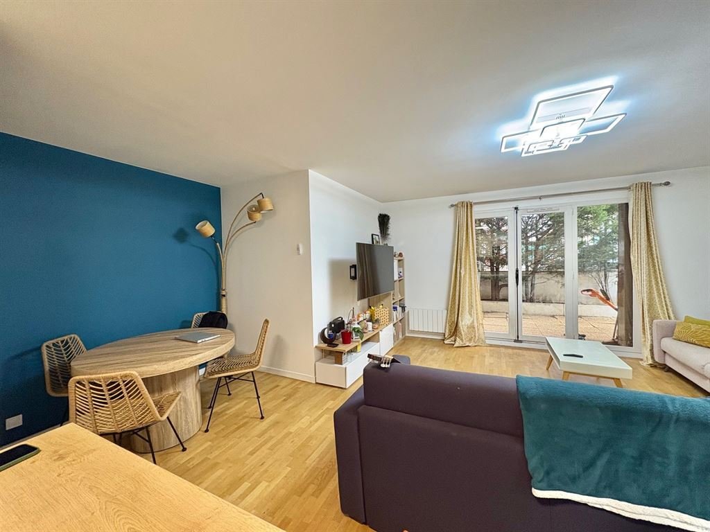 Apartment in Espaces Jeunes, Issy-les-Moulineaux, France 4 - 17043025