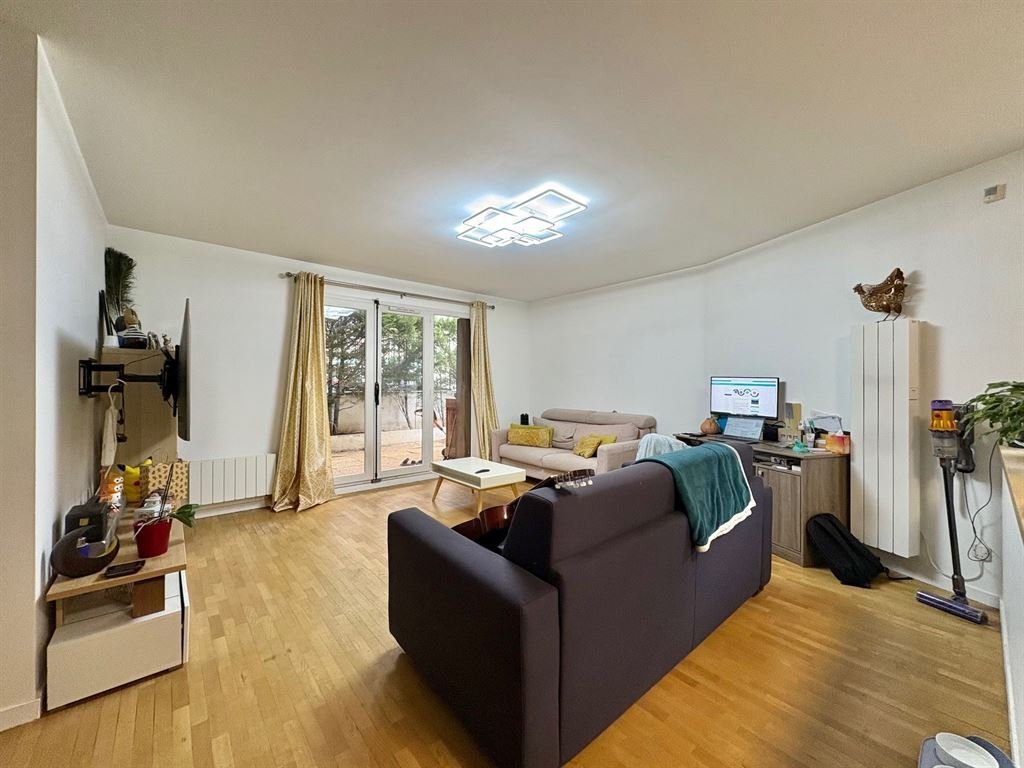 Apartment in Espaces Jeunes, Issy-les-Moulineaux, France 2 - 17043025