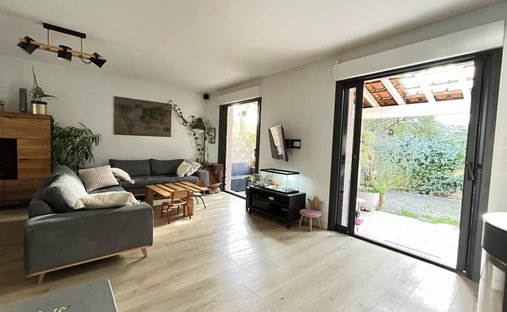 Stone Farmhouse With Gîtes And Vineyard In Aop Côtes Du Rhône 13 Ha Of Tranquility In The Gard