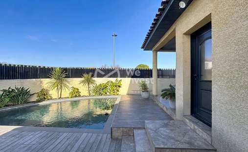 Stone Farmhouse With Gîtes And Vineyard In Aop Côtes Du Rhône 13 Ha Of Tranquility In The Gard