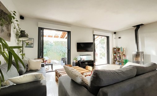 Stone Farmhouse With Gîtes And Vineyard In Aop Côtes Du Rhône 13 Ha Of Tranquility In The Gard