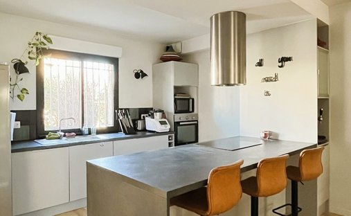 Stone Farmhouse With Gîtes And Vineyard In Aop Côtes Du Rhône 13 Ha Of Tranquility In The Gard