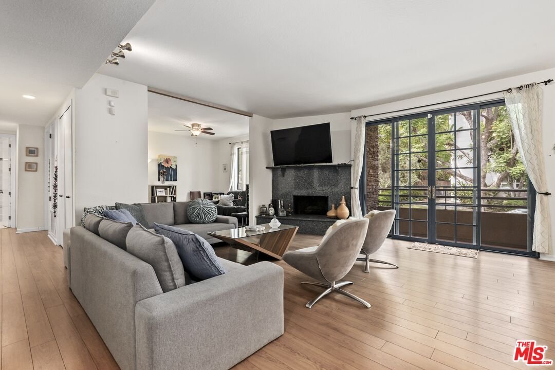 Condo in Los Angeles, California, United States 3 - 17043385