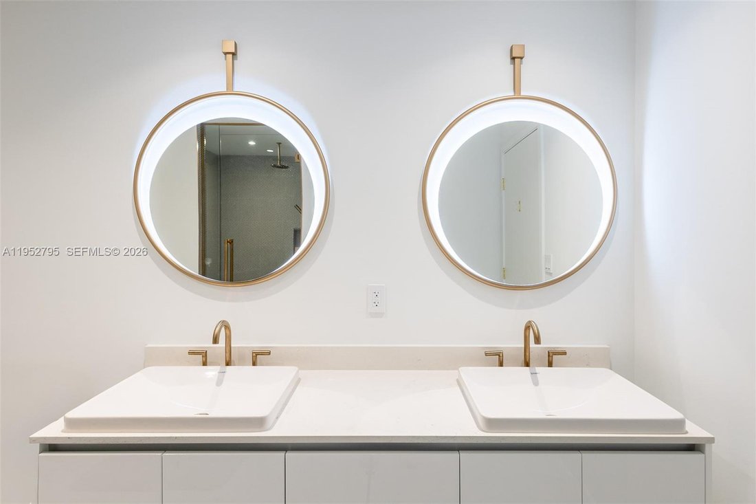 Condo in Miami, Florida, United States 4 - 17041721