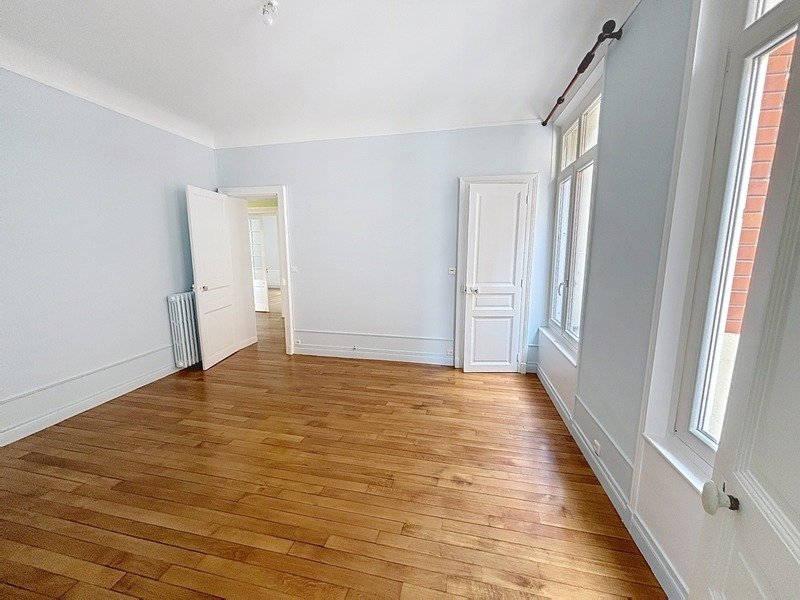 Apartment in Centre Ville, Reims, France 5 - 17043801