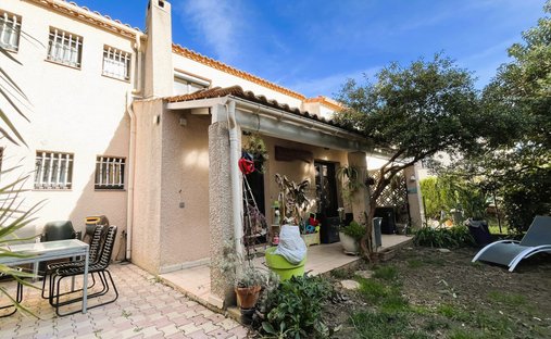 Stone Farmhouse With Gîtes And Vineyard In Aop Côtes Du Rhône 13 Ha Of Tranquility In The Gard