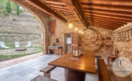 Country House in Montalcino, Tuscany, Italy 1