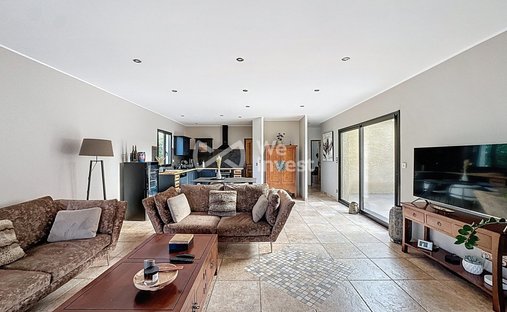 Stone Farmhouse With Gîtes And Vineyard In Aop Côtes Du Rhône 13 Ha Of Tranquility In The Gard