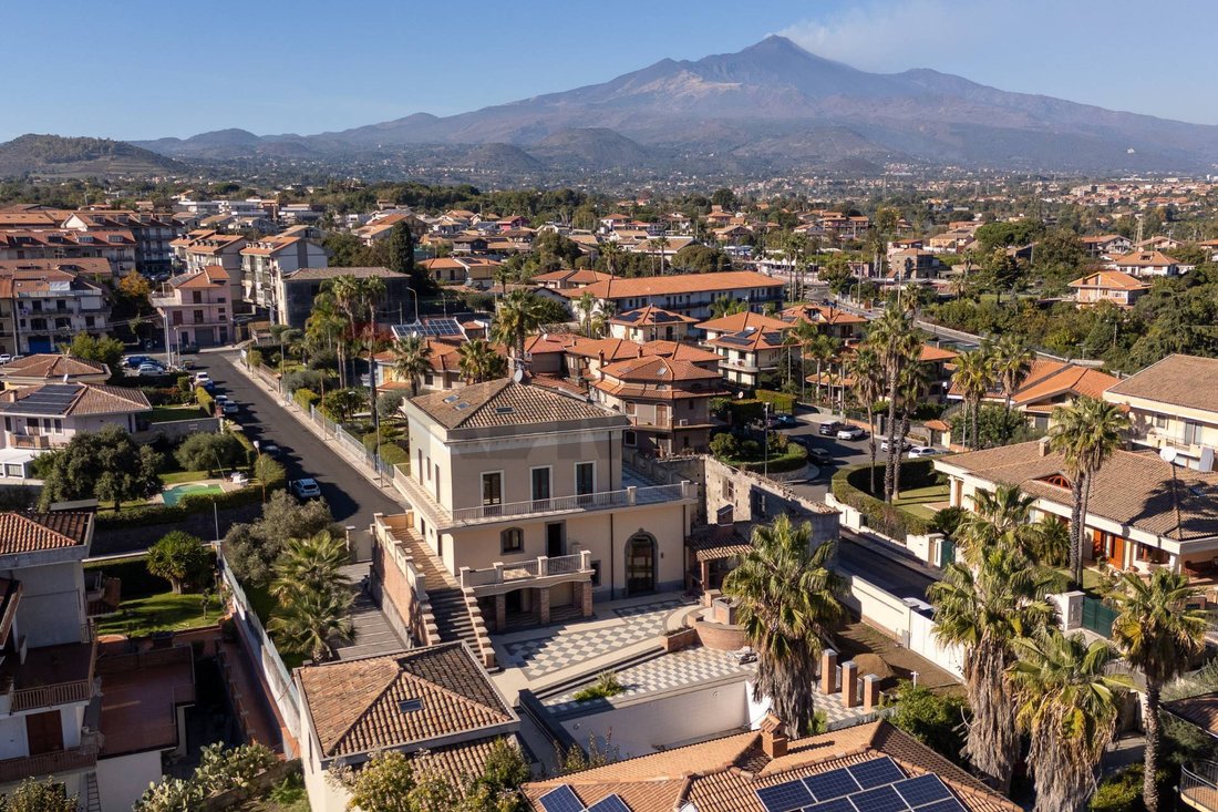 Villa in Aci Sant'Antonio, Sicily, Italy 2 - 17044790