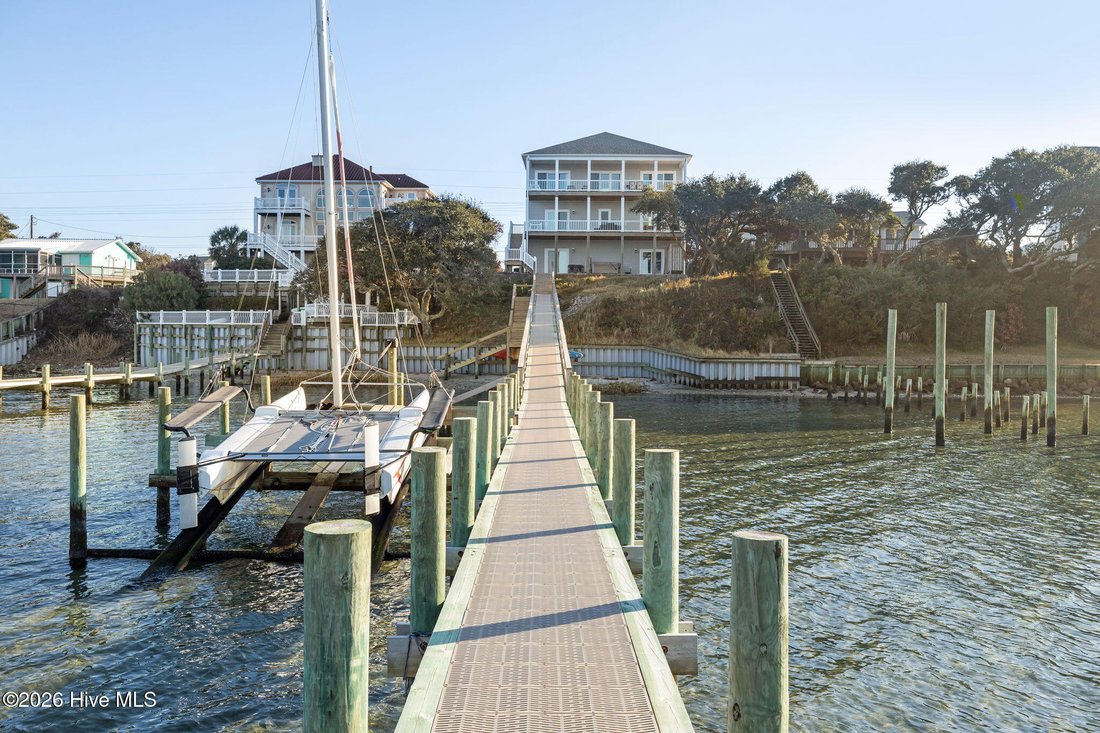 House in Emerald Isle, North Carolina, United States 1 - 17040096