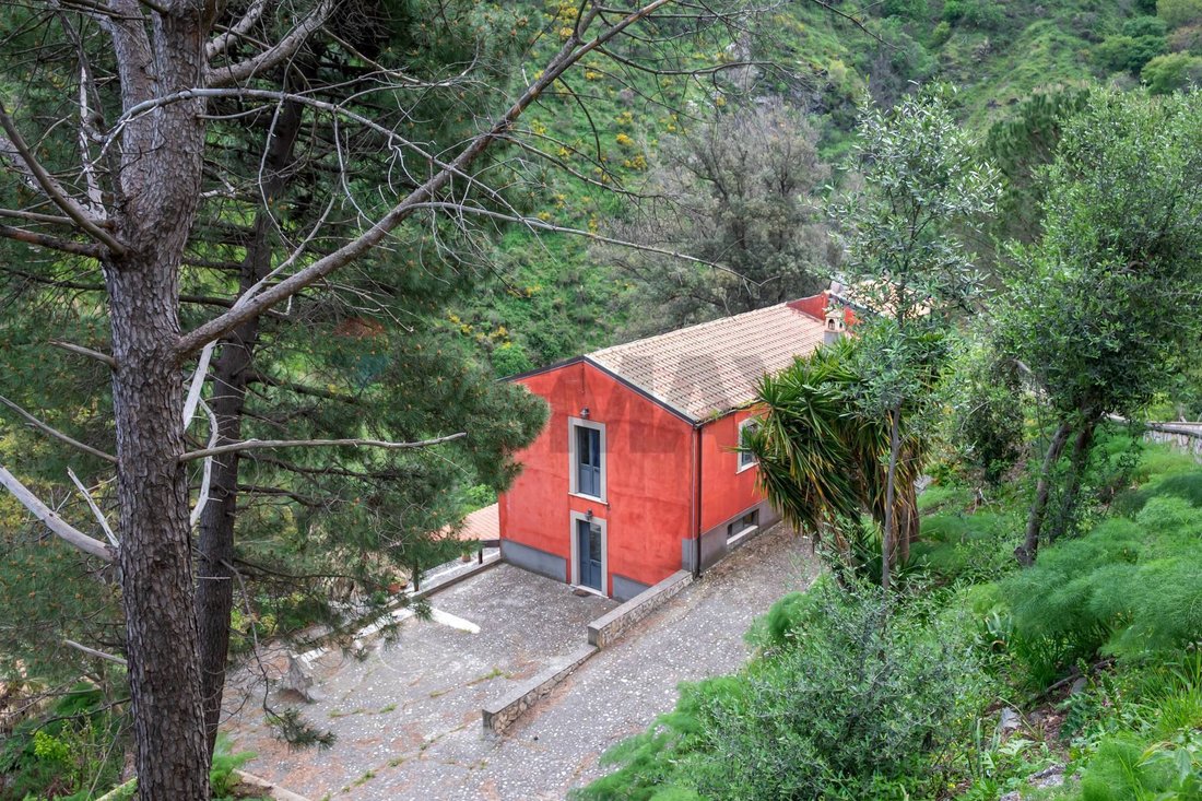 Villa in Mandanici, Sicily, Italy 4 - 17044542