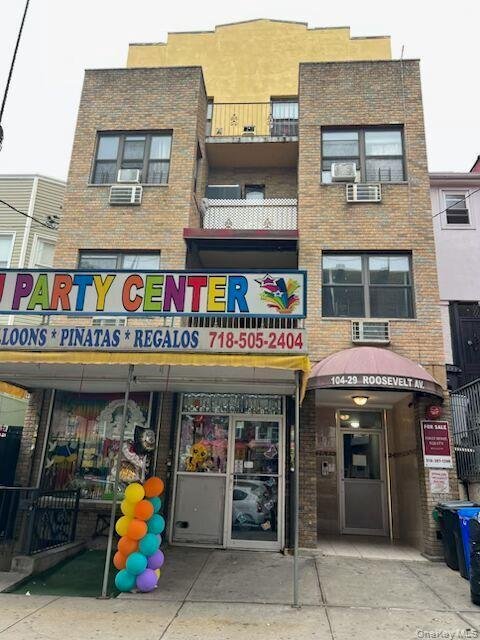 New York, New York, United States 1 - 17042763