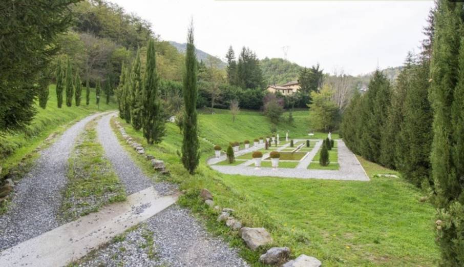 Villa in Barga, Tuscany, Italy 4 - 17043766