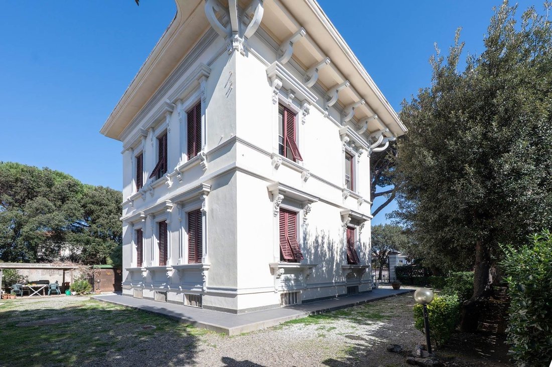 Villa in Marina di Pisa, Pisa, Italy 1 - 17043725