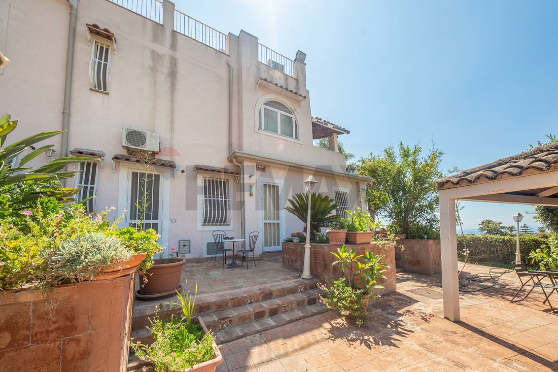Villa in Aci Castello, Sicily, Italy 1 - 17044741