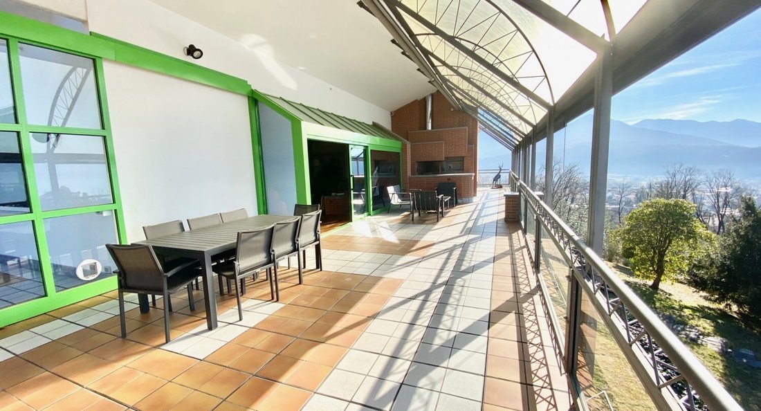Villa in Luino, Lombardy, Italy 1 - 17042428