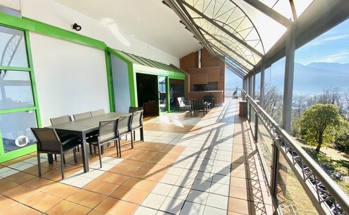 Villa in Luino, Lombardy, Italy 1