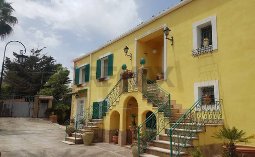 Villa in Caltagirone, Sicily, Italy 1