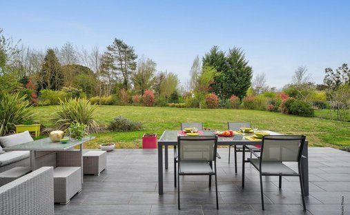 Stone Farmhouse With Gîtes And Vineyard In Aop Côtes Du Rhône 13 Ha Of Tranquility In The Gard