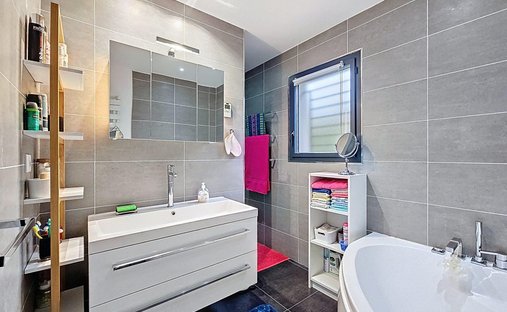 Stone Farmhouse With Gîtes And Vineyard In Aop Côtes Du Rhône 13 Ha Of Tranquility In The Gard