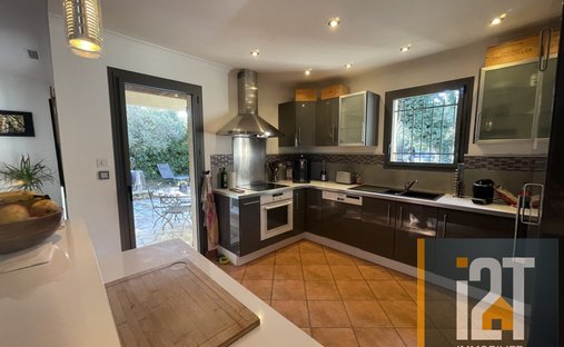 Stone Farmhouse With Gîtes And Vineyard In Aop Côtes Du Rhône 13 Ha Of Tranquility In The Gard