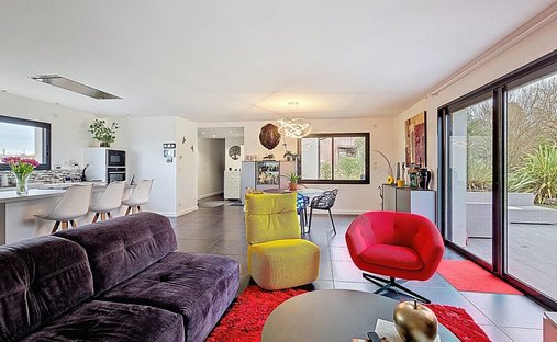 Stone Farmhouse With Gîtes And Vineyard In Aop Côtes Du Rhône 13 Ha Of Tranquility In The Gard