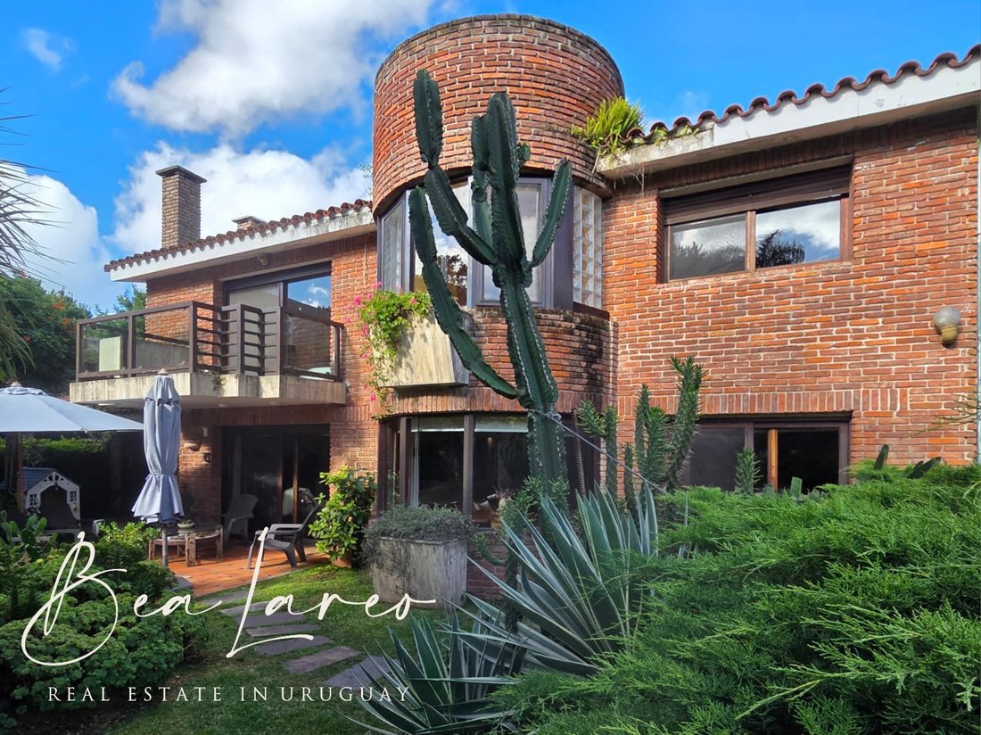House in Montevideo, Departamento de Montevideo, Uruguay 2 - 17042301