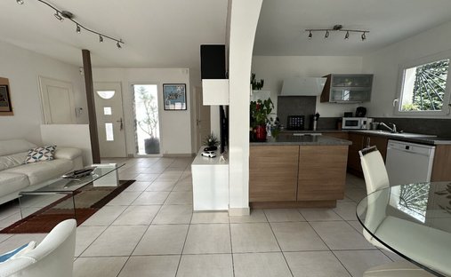 Stone Farmhouse With Gîtes And Vineyard In Aop Côtes Du Rhône 13 Ha Of Tranquility In The Gard