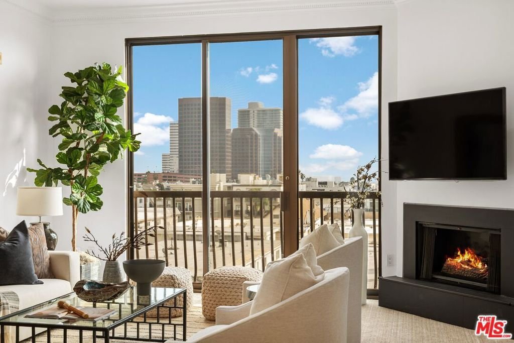 Condo in Los Angeles, California, United States 1 - 17045433