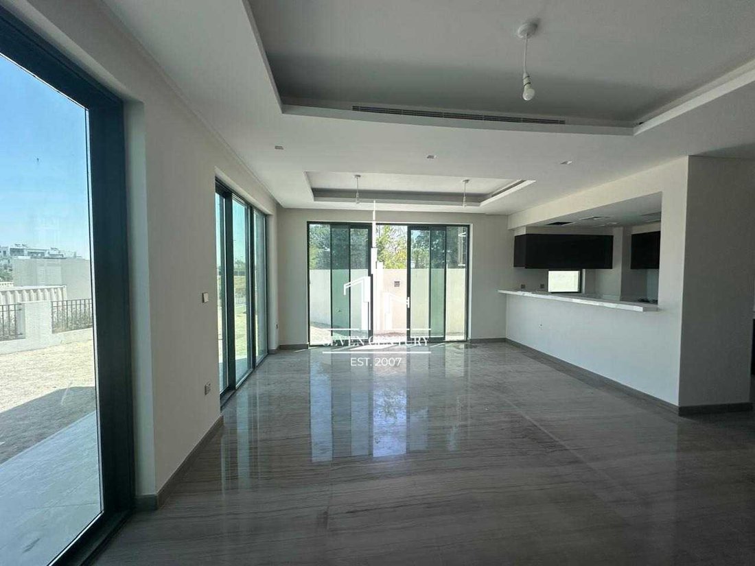 Villa in Damac Hills, Dubai, United Arab Emirates 2 - 17045638