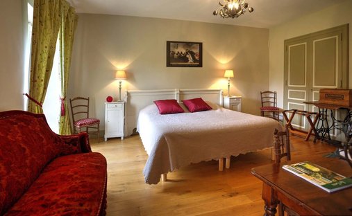 Stone Farmhouse With Gîtes And Vineyard In Aop Côtes Du Rhône 13 Ha Of Tranquility In The Gard