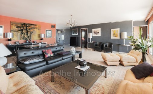 Stone Farmhouse With Gîtes And Vineyard In Aop Côtes Du Rhône 13 Ha Of Tranquility In The Gard