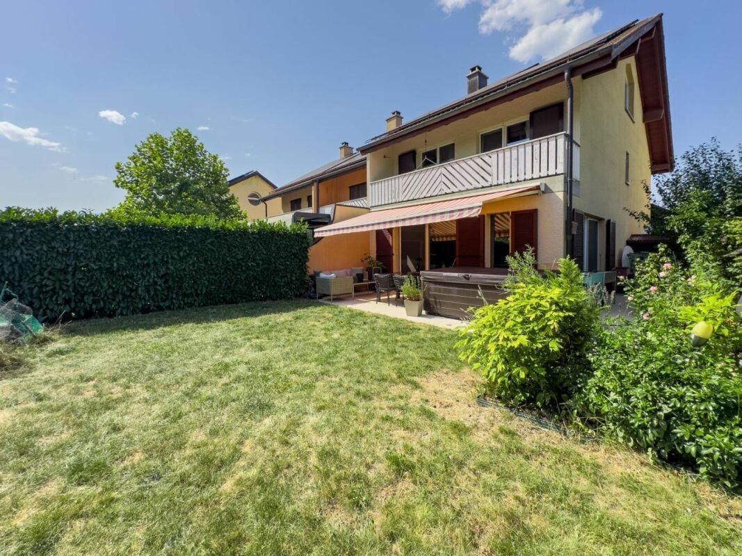 Villa in Grens, Vaud, Switzerland 1 - 17047197