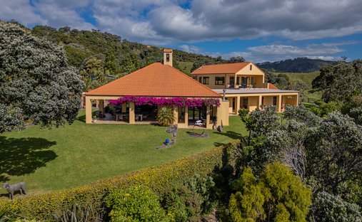 House in Kūaotunu, Waikato, New Zealand 1