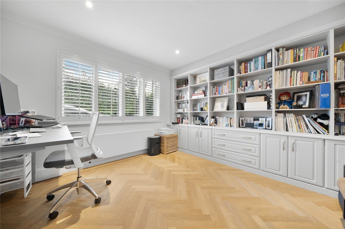 House in Knaphill, Woking, England 3 - 17050939