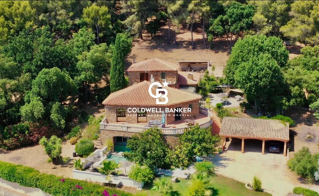 Villa in Hyeres, Provence-Alpes-Côte d'Azur, France 2 - 16907126