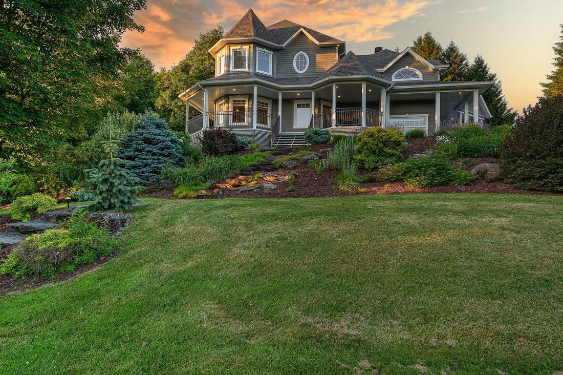 House in Austin, Quebec, Canada 1 - 16907220