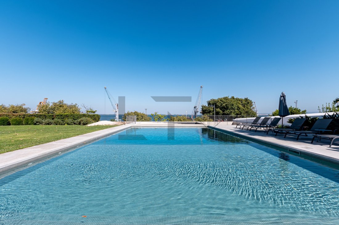 Apartment in Penha de Franca, Lisbon, Portugal 2 - 17046527