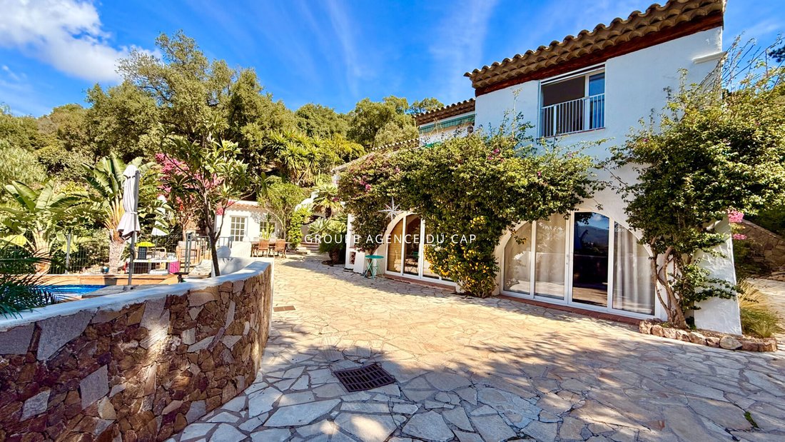 Villa in Les Issambres, Roquebrune-sur-Argens, France 3 - 13090446