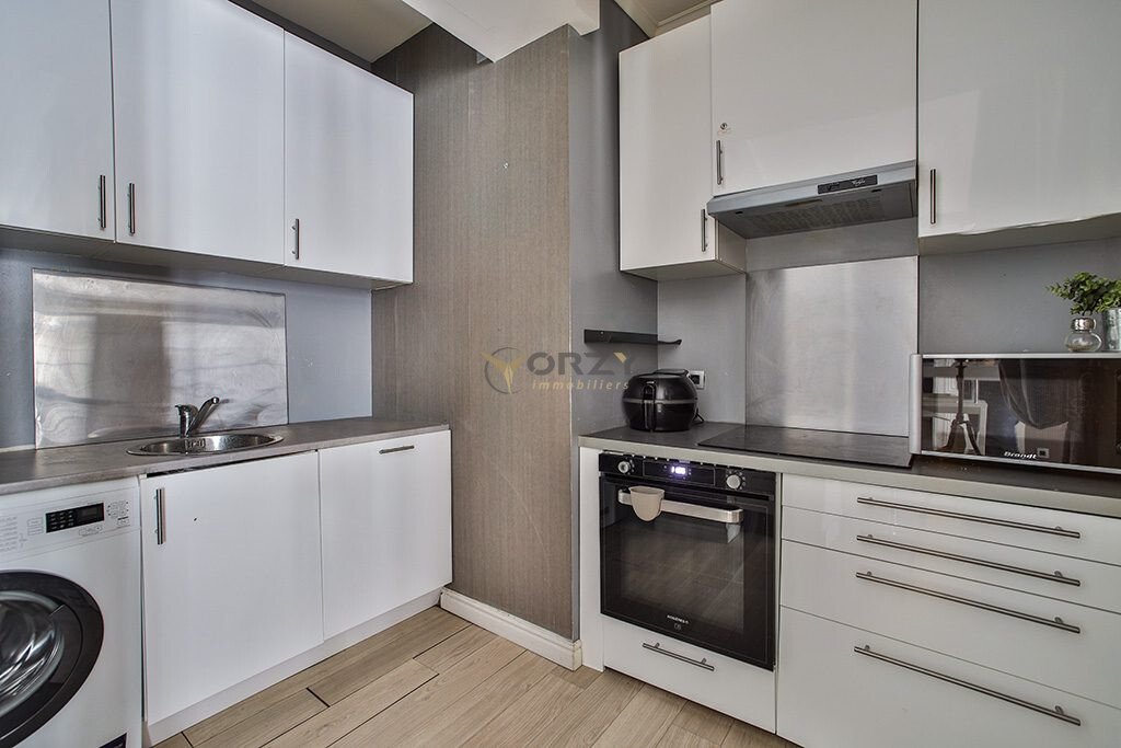 Apartment in Louis Blanc-Aqueduc, Paris 10e Arrondissement, Paris 4 - 17052897