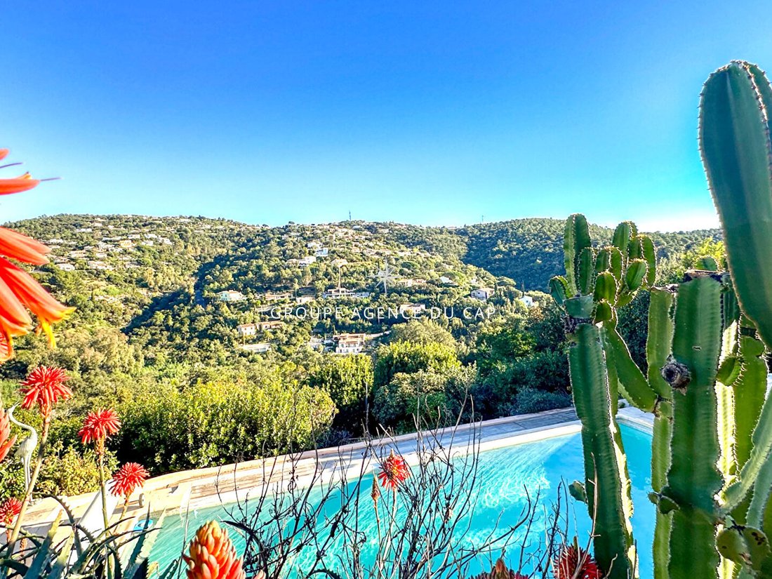 Villa in Les Issambres, Roquebrune-sur-Argens, France 4 - 15043458