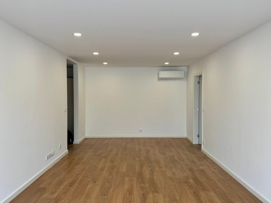 Apartment in Loures, Lisbon, Portugal 3 - 17053615