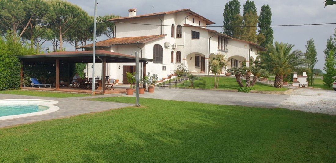 Villa in Tonfano, Pietrasanta, Italy 2 - 17050707
