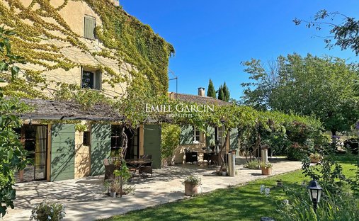 Villa in Cabrières-d'Avignon, Provence-Alpes-Côte d'Azur, France 1