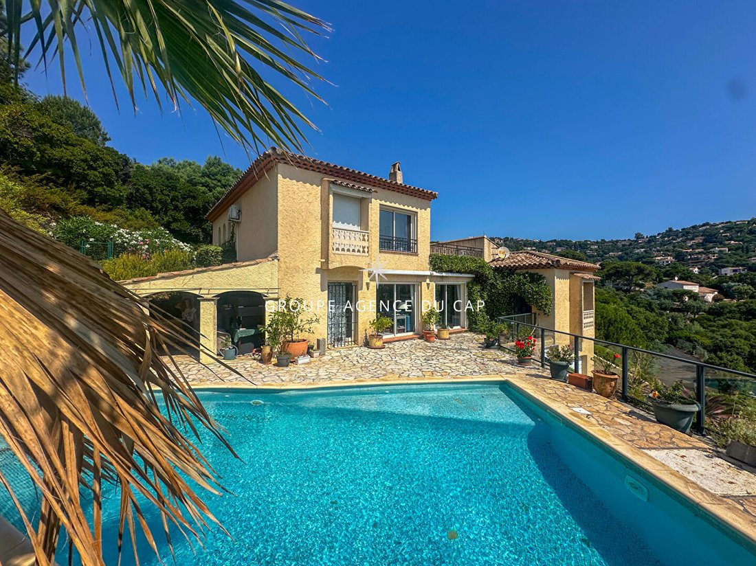 Villa in Les Issambres, Roquebrune-sur-Argens, France 1 - 15740367