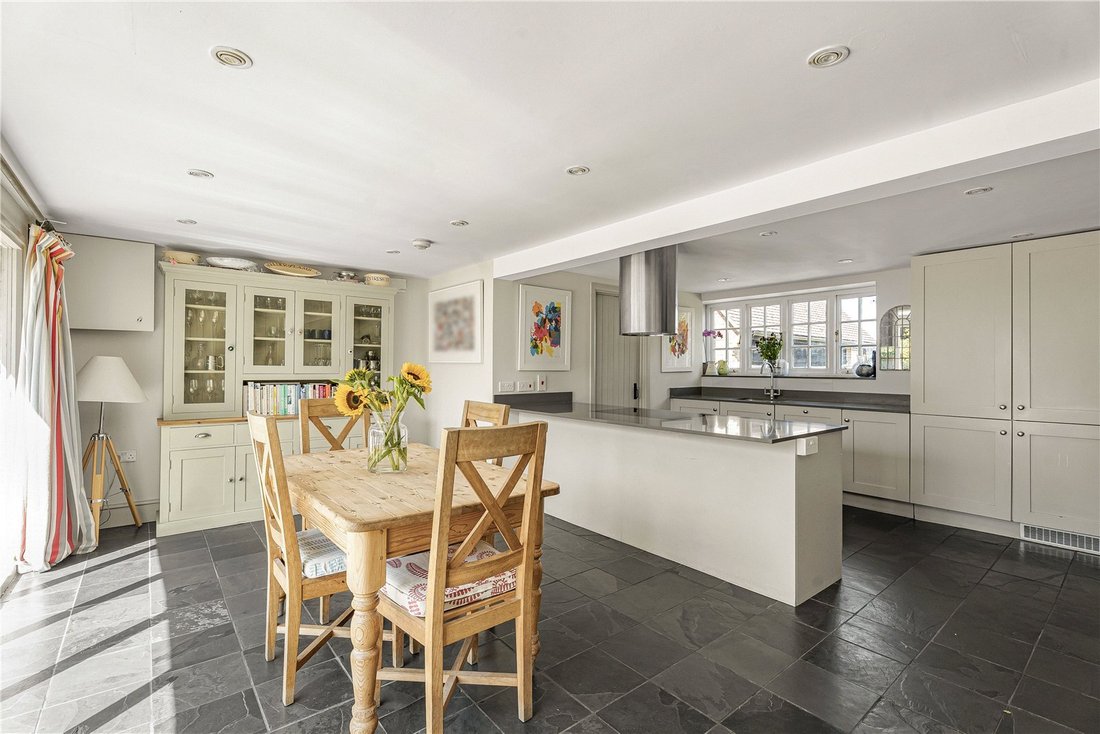 House in Akeley, England 5 - 17048873