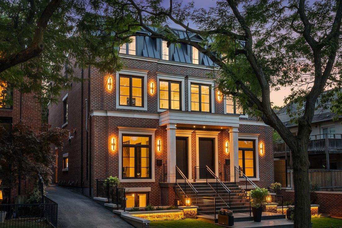 Townhouse in Toronto, Ontario, Canada 2 - 17054965