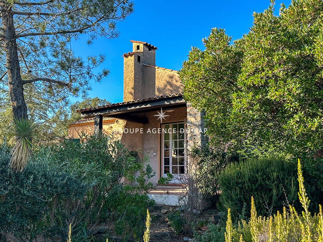 Villa in Frejus, Provence-Alpes-Côte d'Azur, France 1 - 15474074
