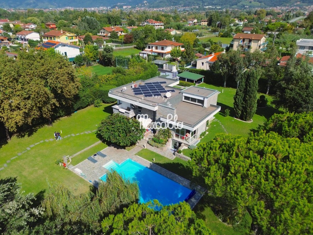 Villa in Center, Massa, Italy 1 - 17050620